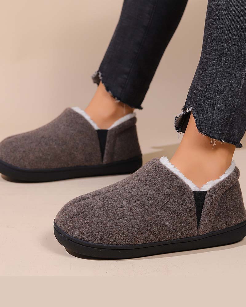 Płaskie buty z jednolitego pluszu