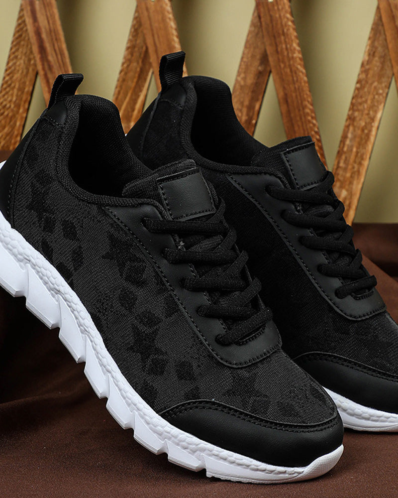 Proste i przewiewne sneakersy w jednolitym kolorze