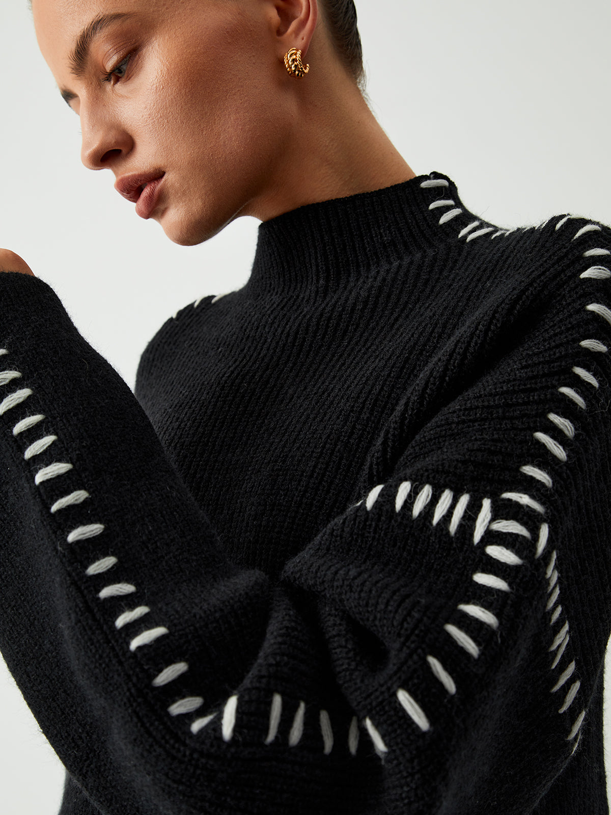 Alma | Oversizowy sweter Dolcevita z pikowanymi detalami