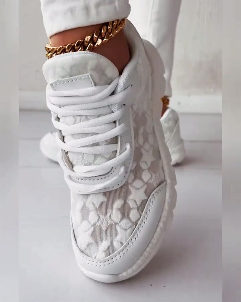 Proste i przewiewne sneakersy w jednolitym kolorze