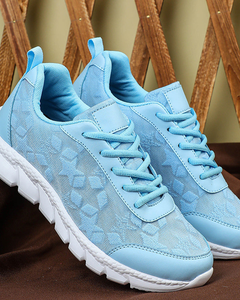 Proste i przewiewne sneakersy w jednolitym kolorze