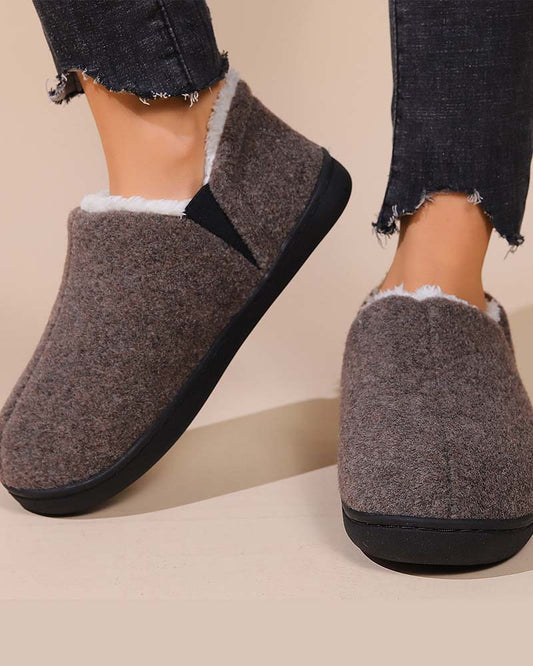 Płaskie buty z jednolitego pluszu