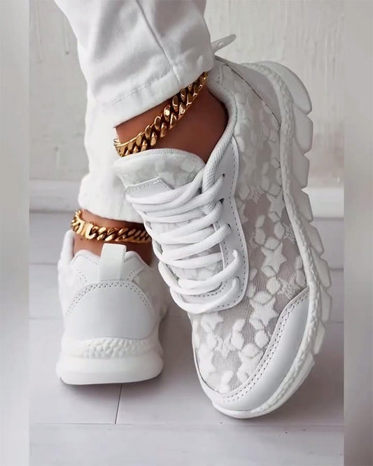 Proste i przewiewne sneakersy w jednolitym kolorze