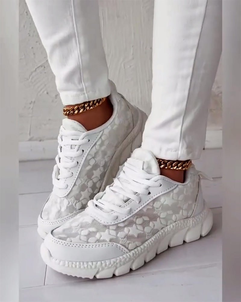 Proste i przewiewne sneakersy w jednolitym kolorze
